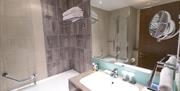 Hilton London Canary Wharf - Bathroom